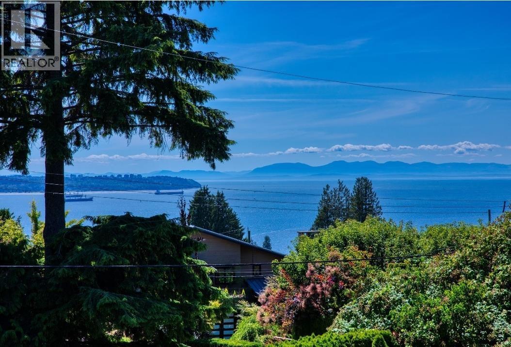 2233 Palmerston Ave, West Vancouver, BC V7V 2V9