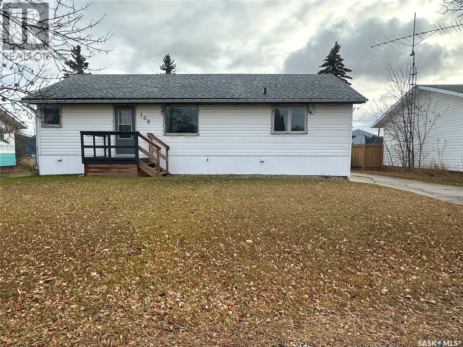108 Phillips St, Turtleford, SK S0M 2Y0