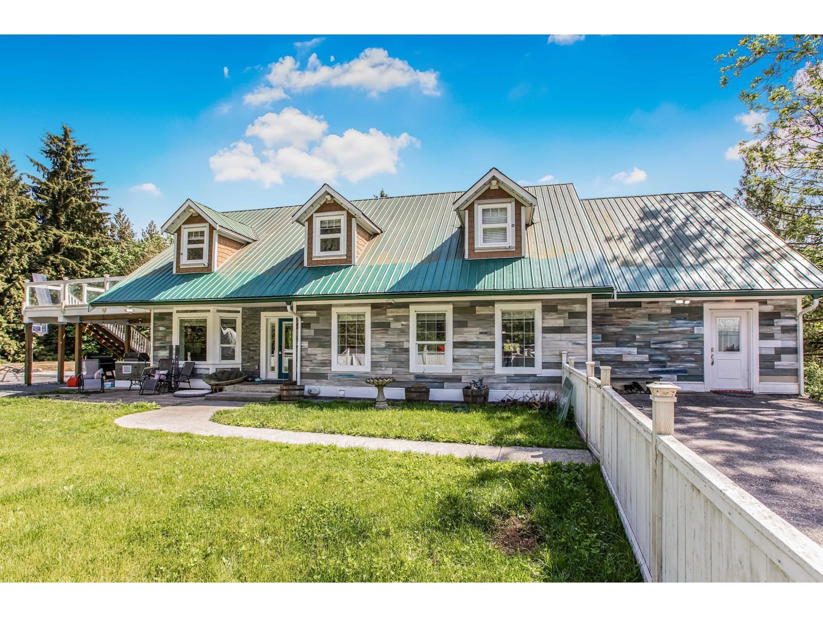 29750 Sangara Avenue Unit 15, Abbotsford, BC V4X 2G3