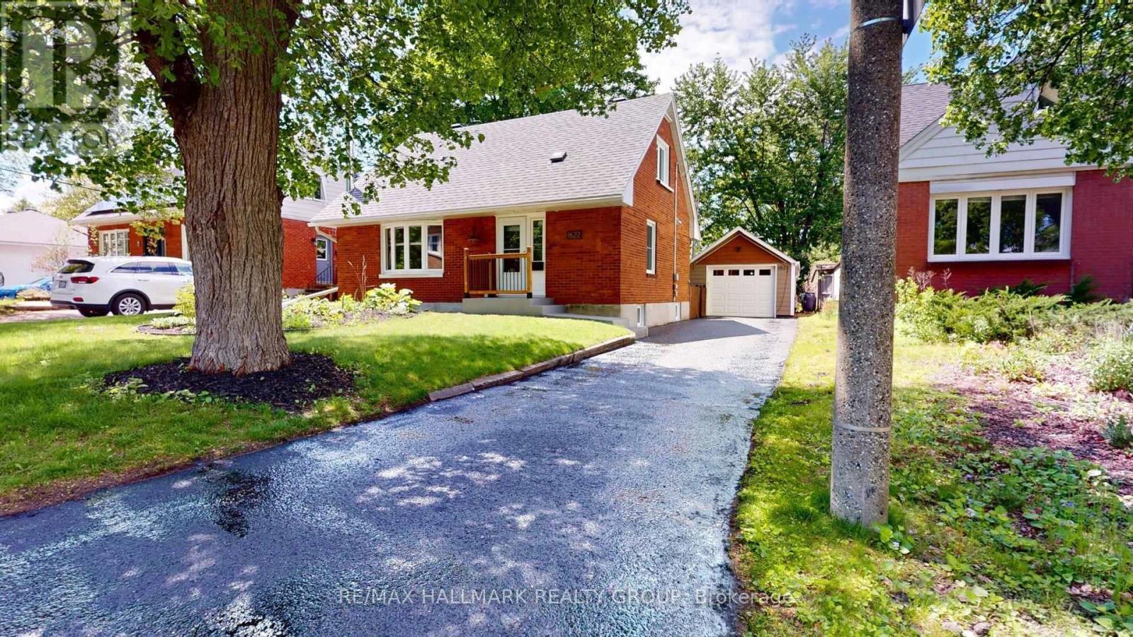 1622 Drake Ave, Ottawa, ON K1G 0L8