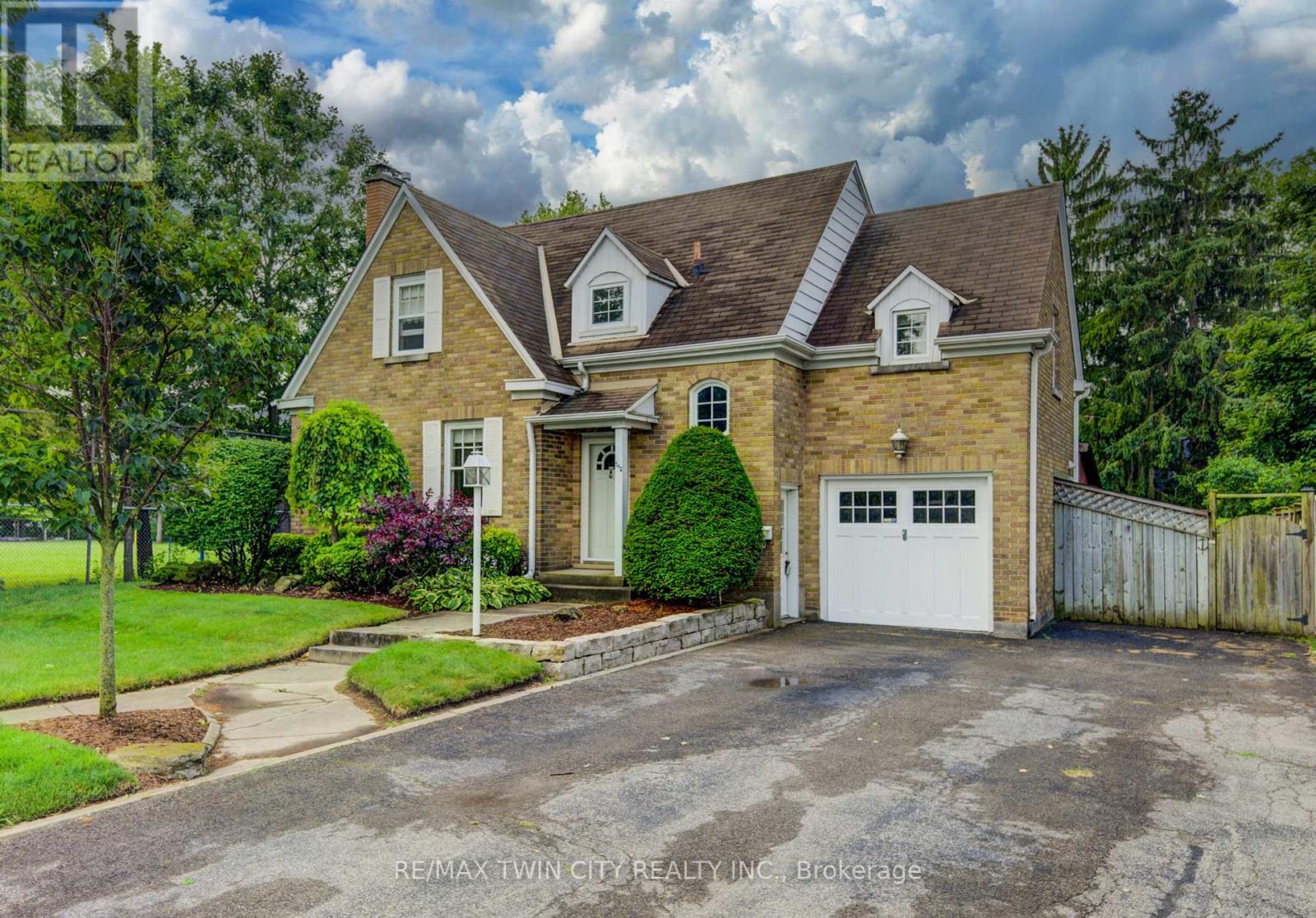 542 William St, Cambridge, ON N3H 3W7