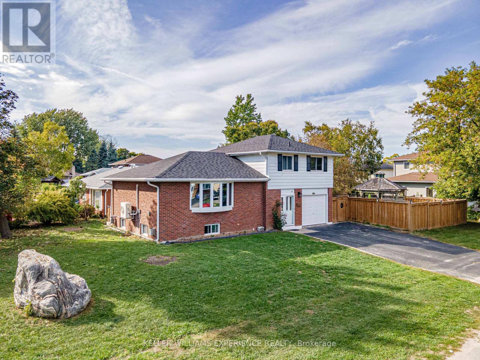 28 Gibbard Cres, Collingwood, ON L9Y 2C1