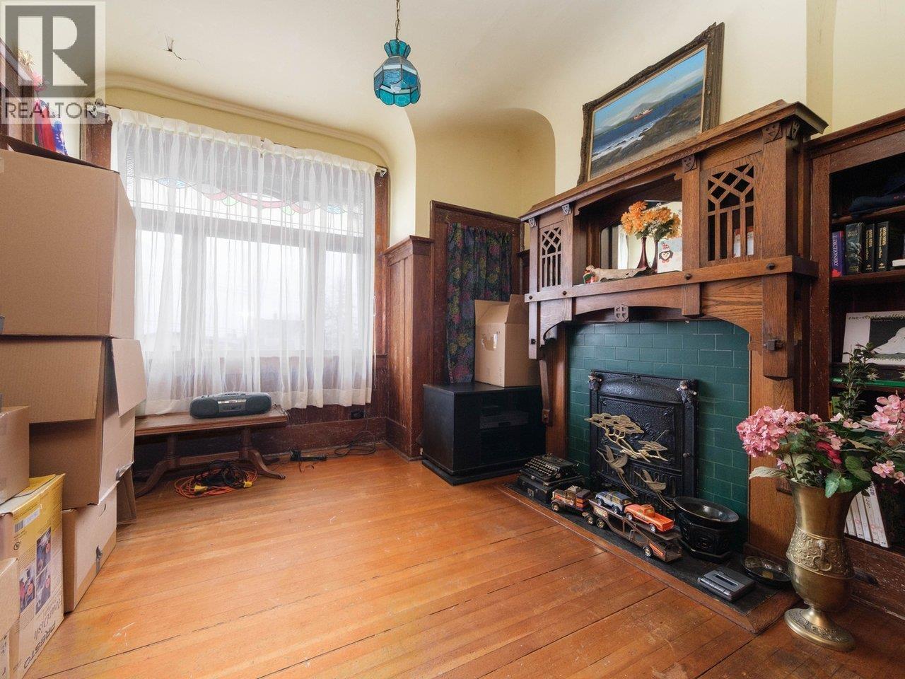 418 E Keith Rd, North Vancouver, BC V7L 1V9