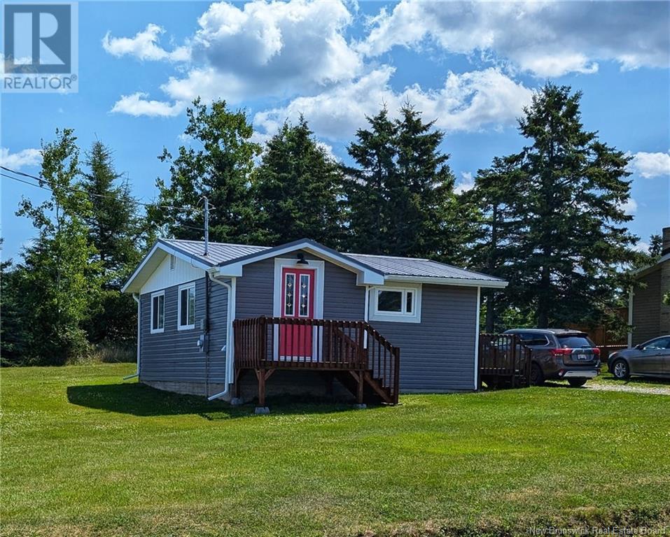 43 Lger St, Caraquet, NB E1W 1A3