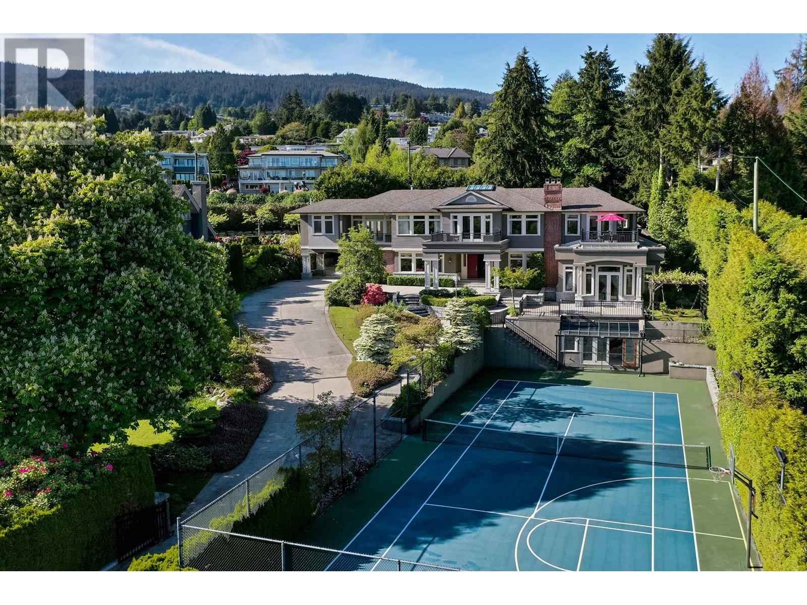 705 Parkside Rd, West Vancouver, BC V7S 1P4