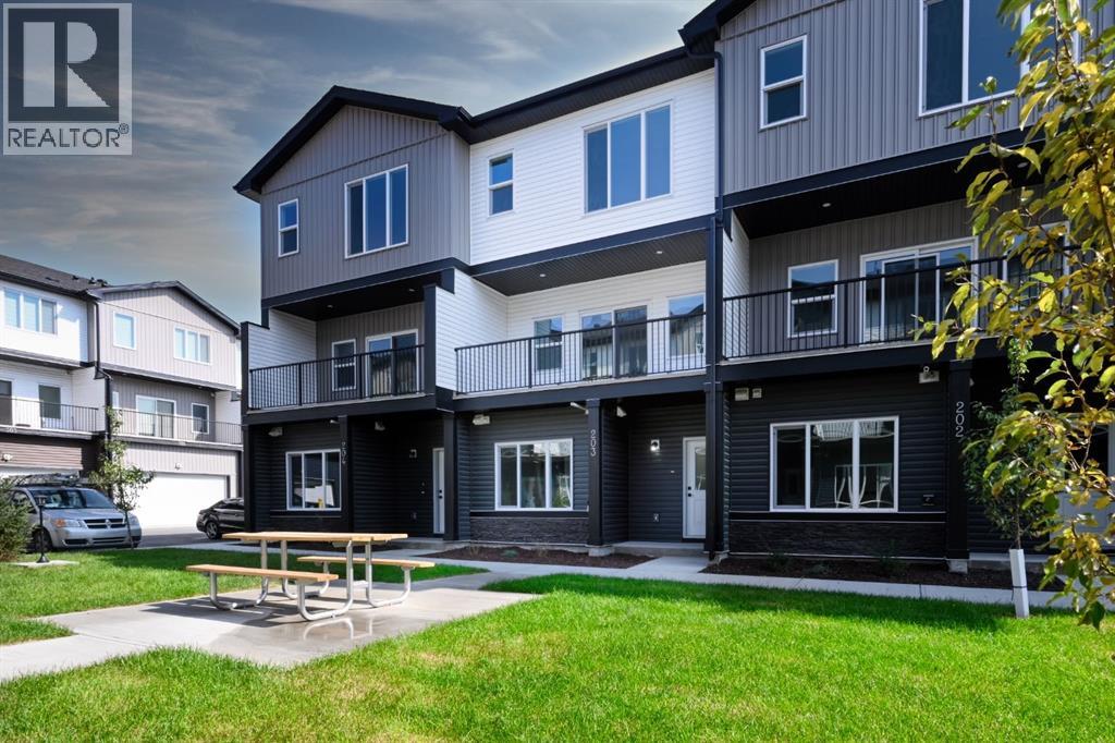 203 Corner Meadows Mnr, Calgary, AB T3N 2N8