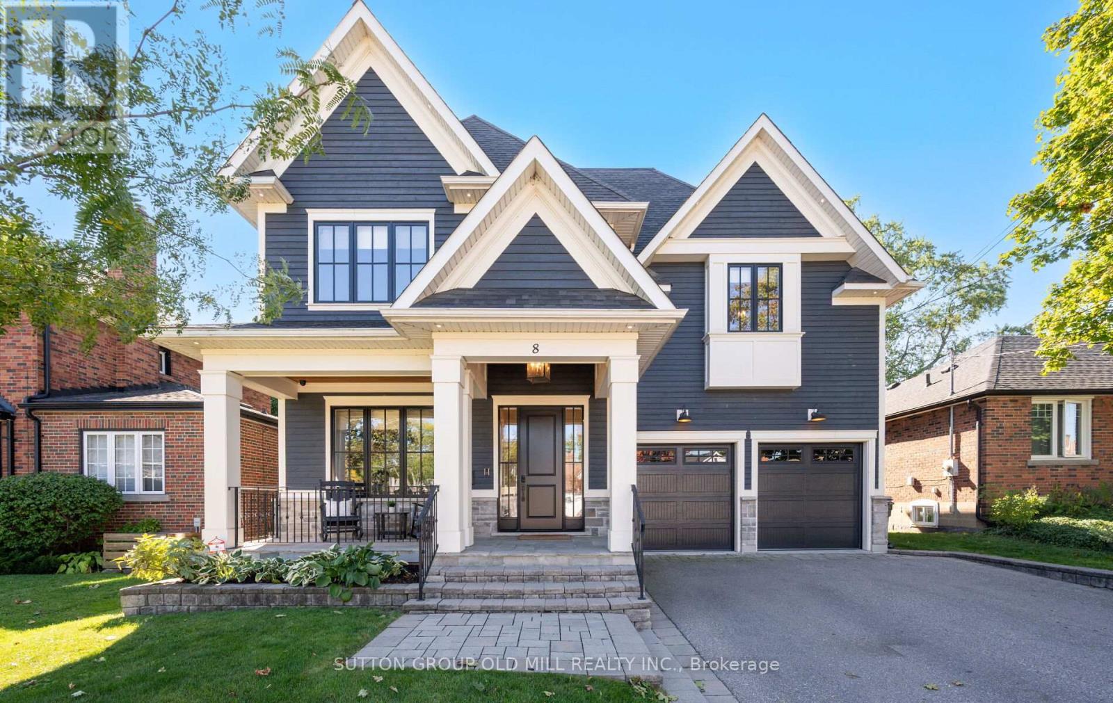 8 Cumberland Dr, Mississauga, ON L5G 3M6