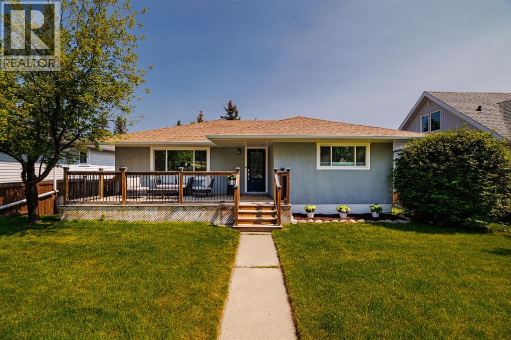 30 Coleridge Rd NW, Calgary, AB T2K 1W9