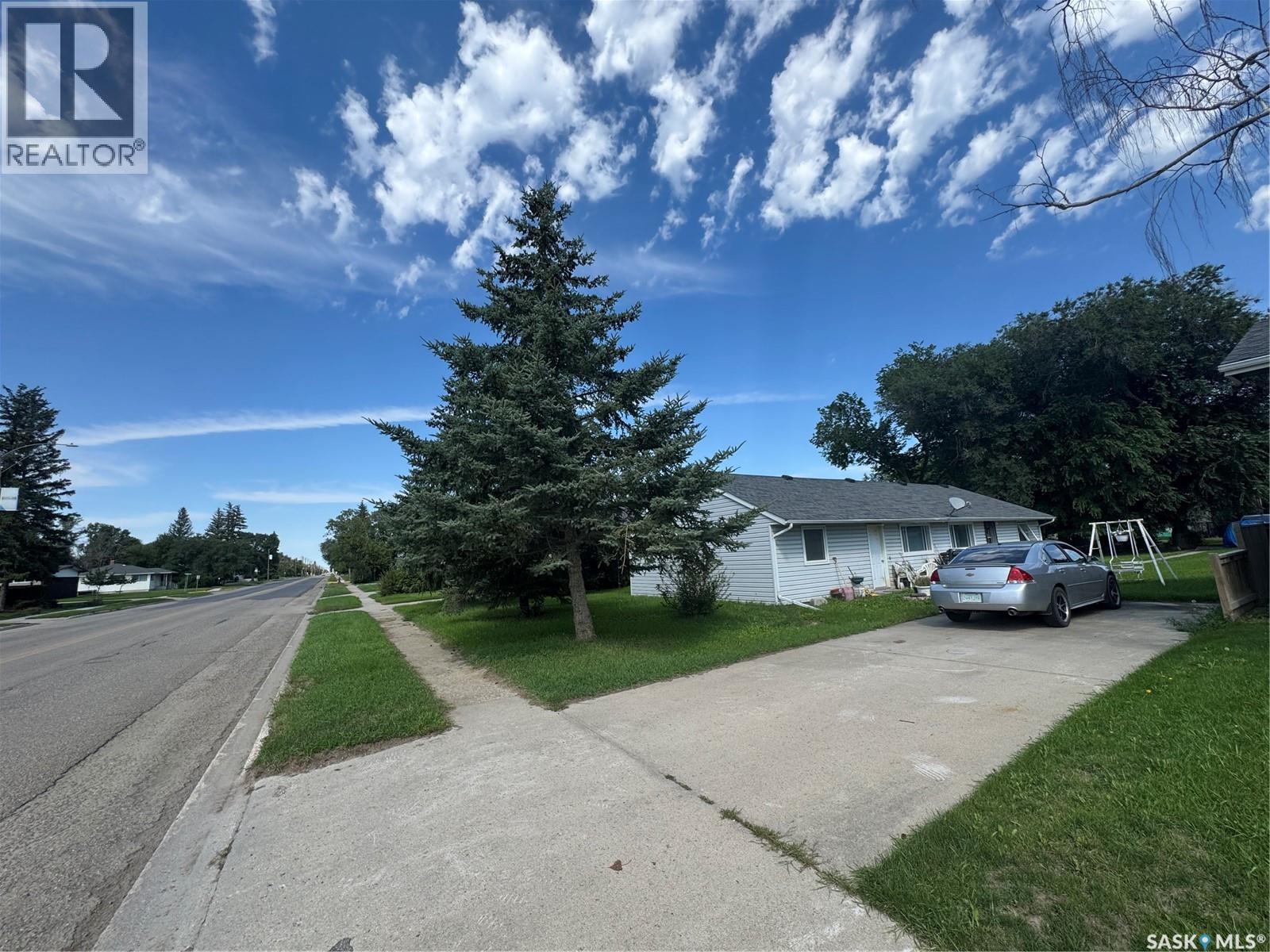 421 Mckenzie St, Outlook, SK S0L 2N0