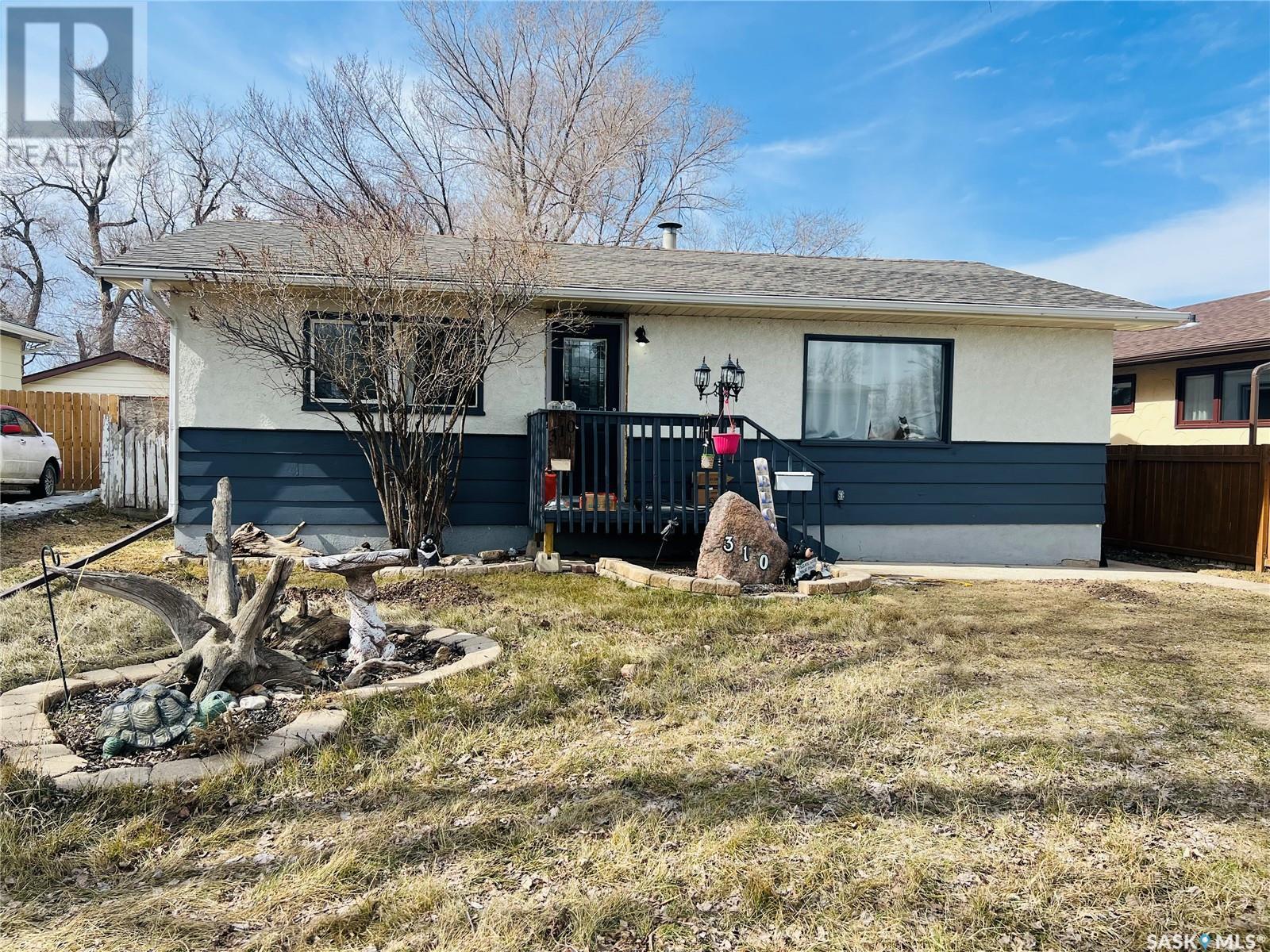 310 4 Avenue Southeast, Swift Current, SK S9H 3L7