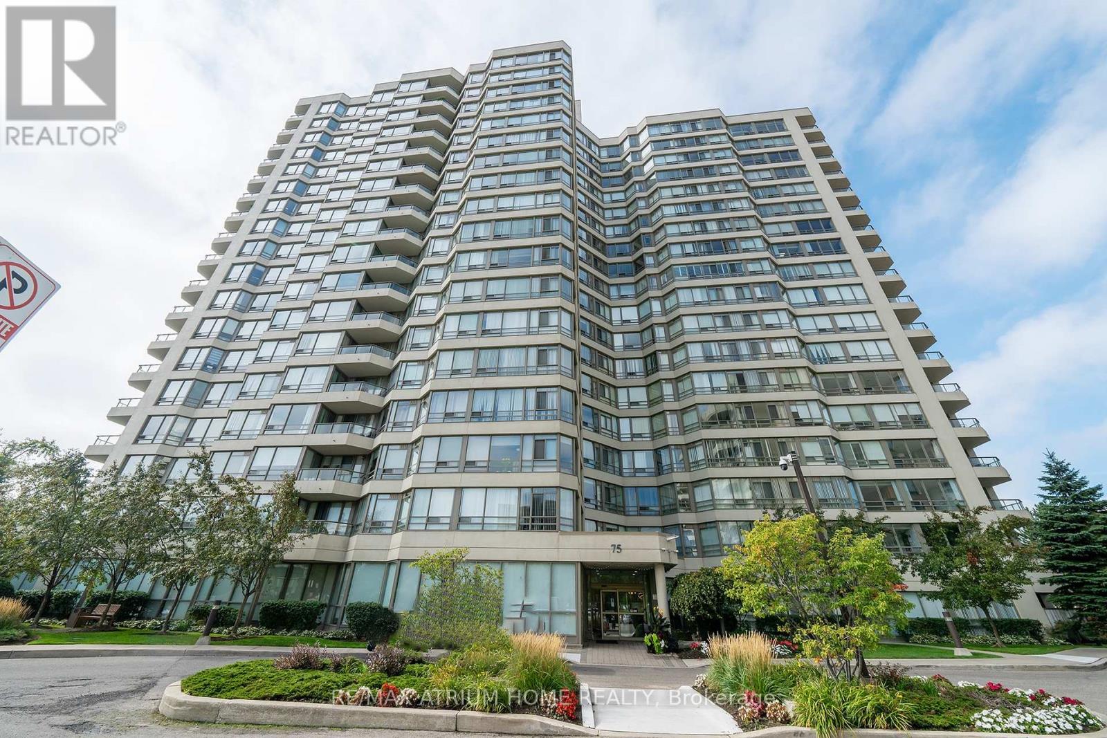 75 King Street East #ph11, Mississauga, ON L5A 4G5