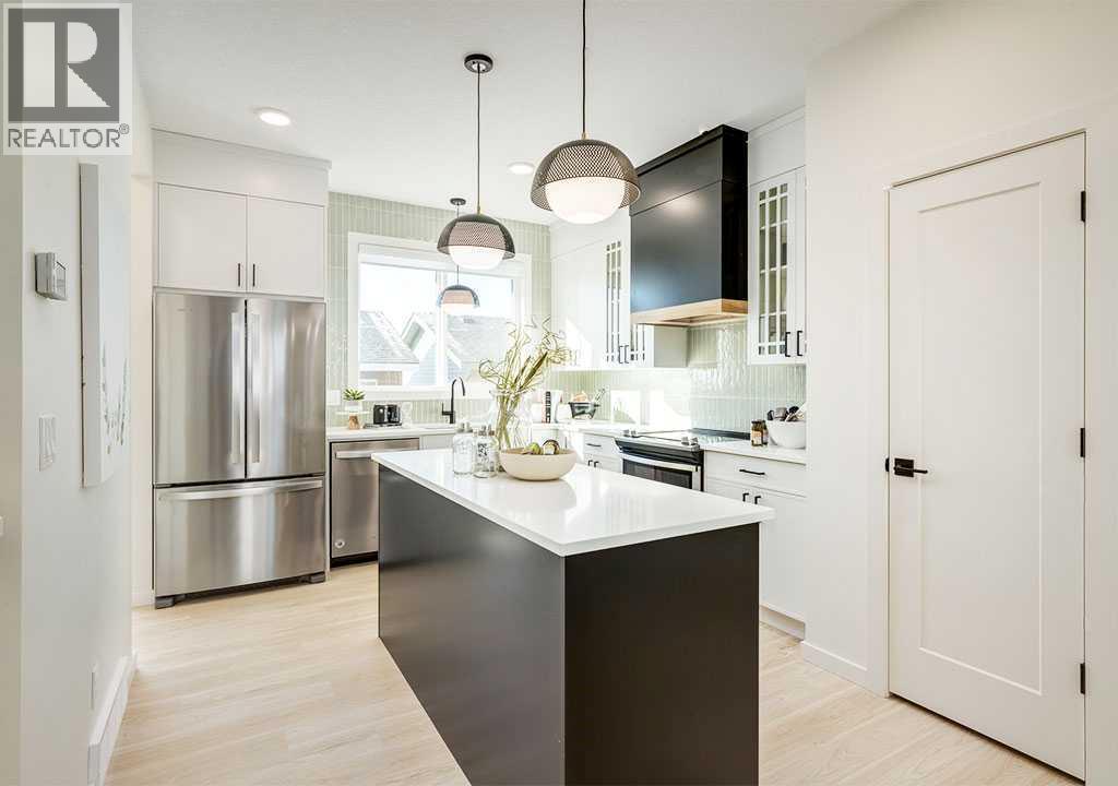 42 Starling Blvd NW, Calgary, AB T3P 2V7
