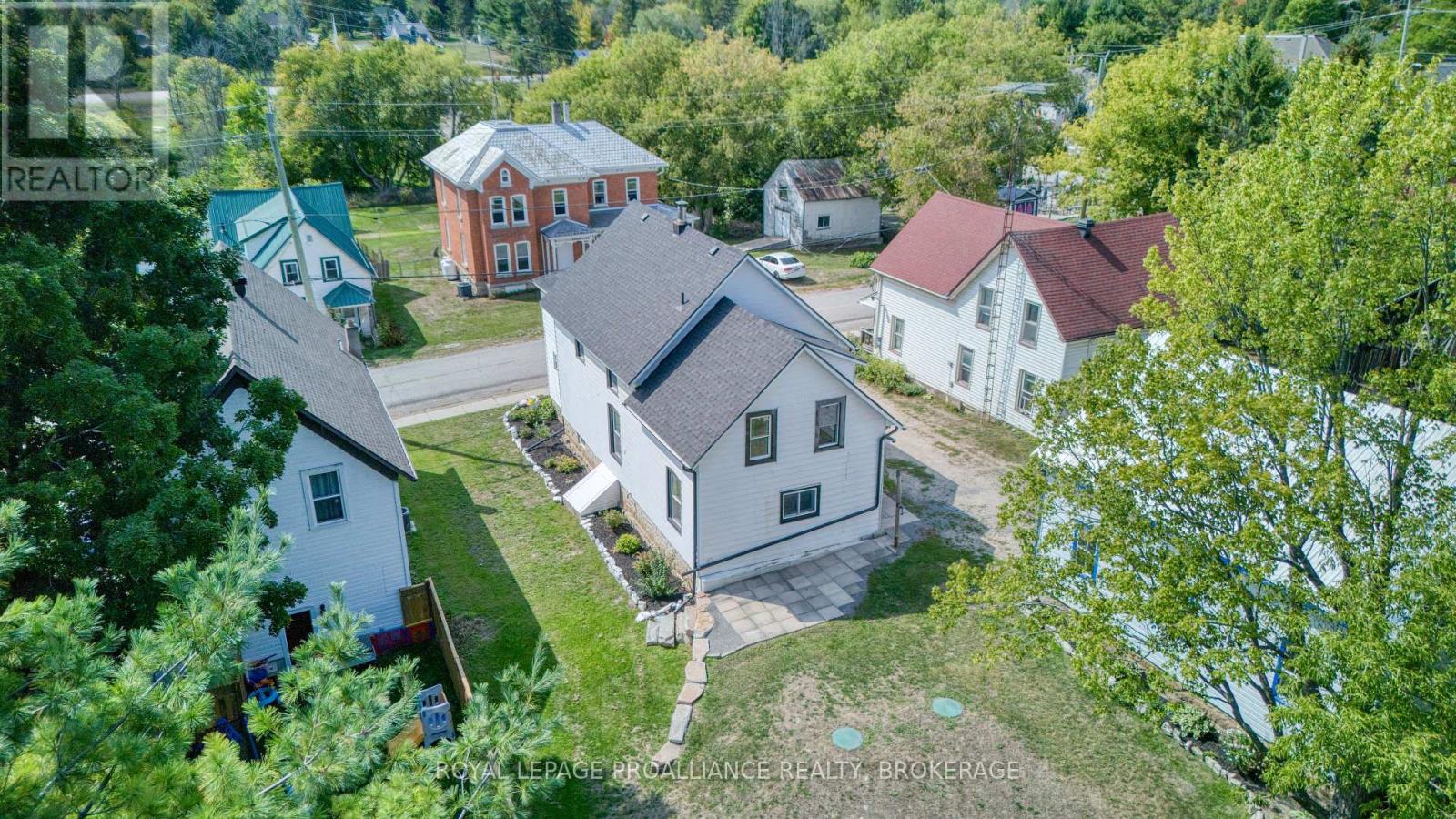 13 Kingston St, Rideau Lakes, ON K0G 1E0