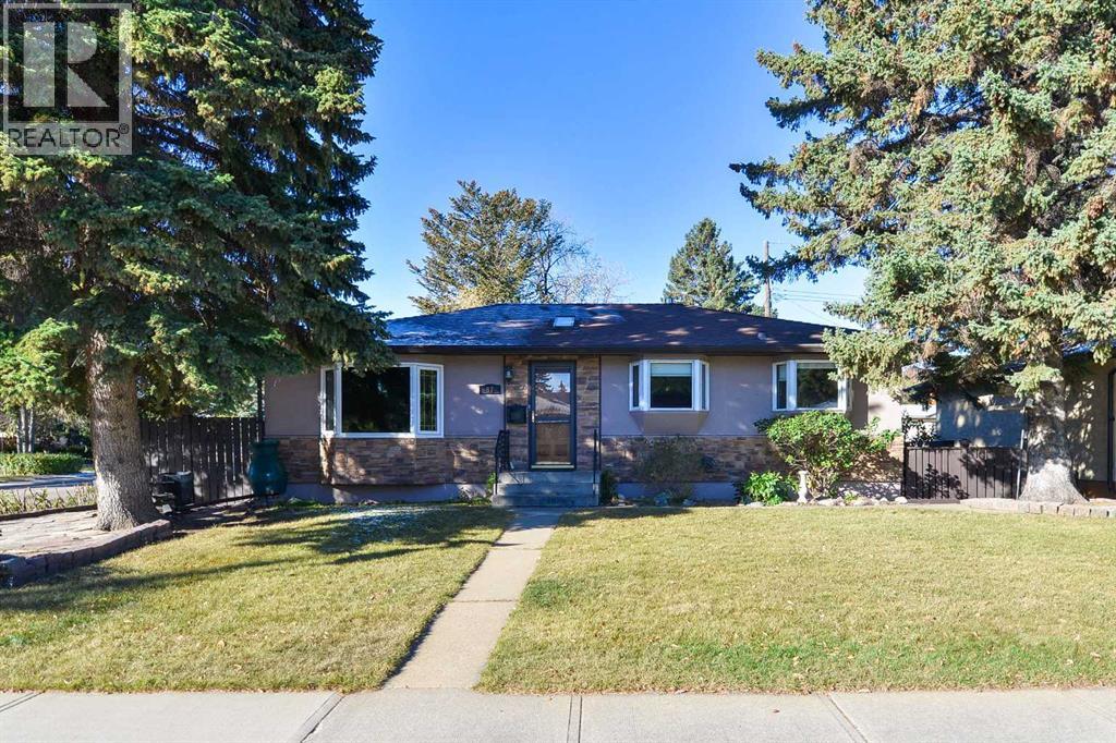 87 Gladeview Cres SW, Calgary, AB T3E 4X9