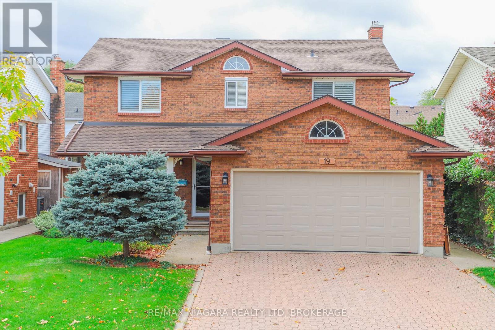 19 Elderwood Dr, St. Catharines, ON L2S 3E5