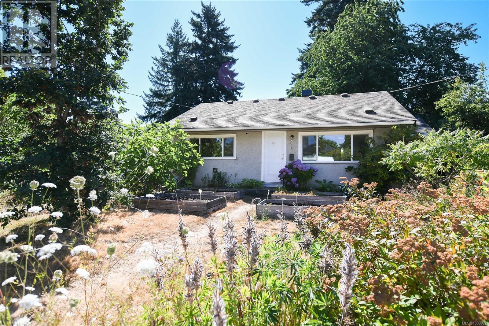 656 11th Street, Courtenay, BC V9N 1T1