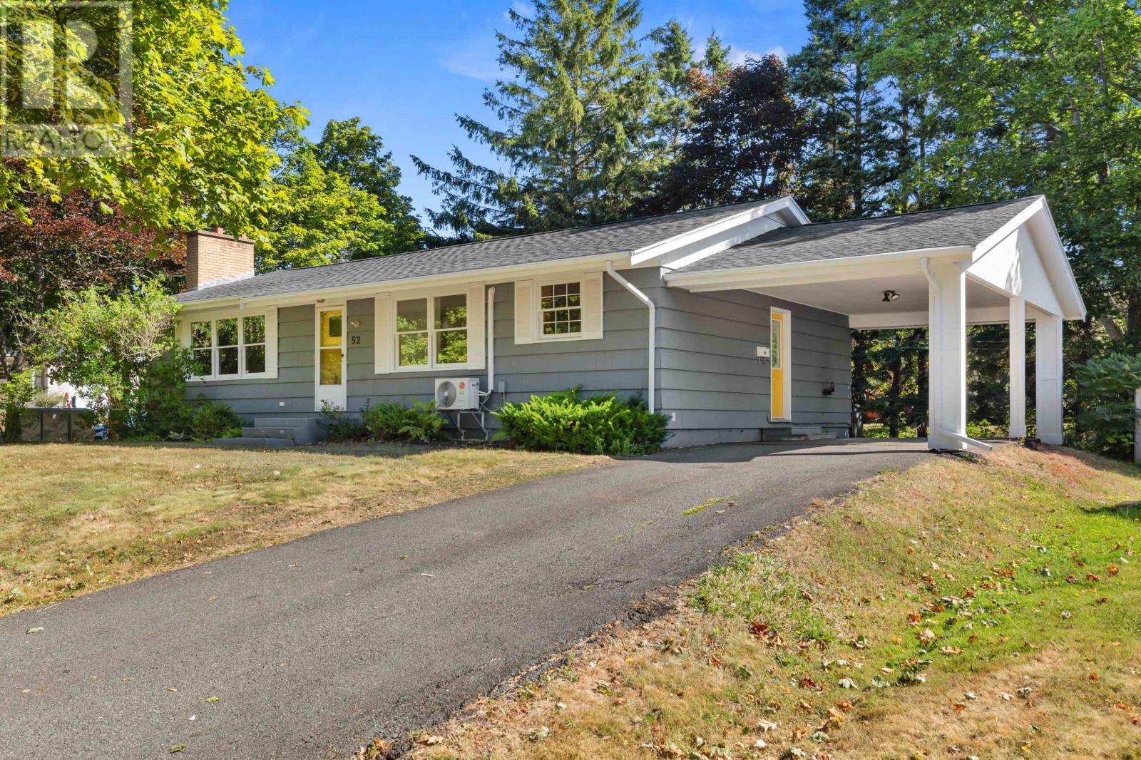 52 Trafalgar St, Charlottetown, PE C1A 3Z5