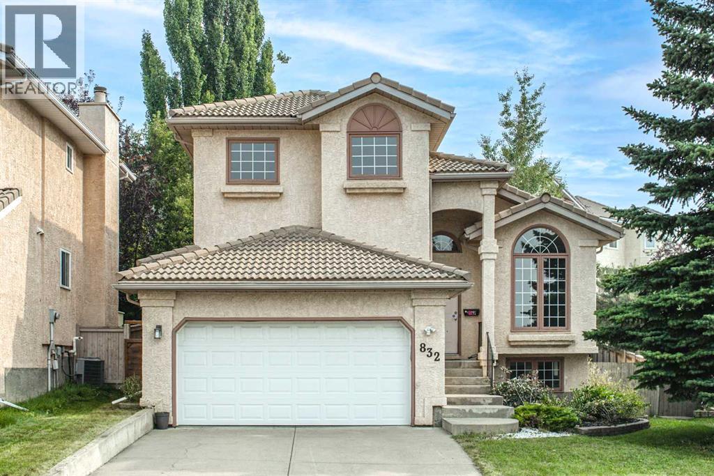 832 Sierra Morena Pl SW, Calgary, AB T3H 2W8