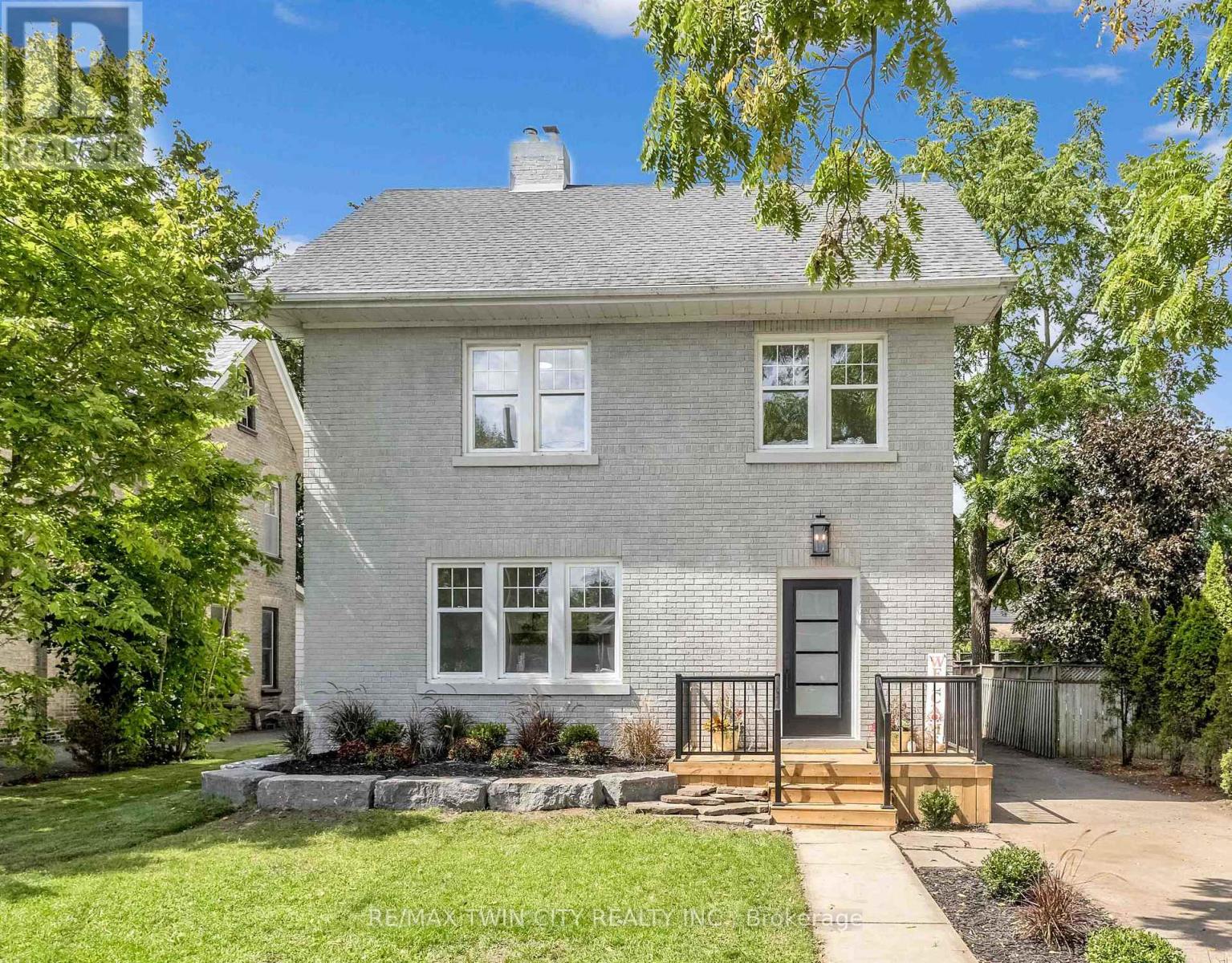 15 Hawarden Ave, Brantford, ON N3T 4H2