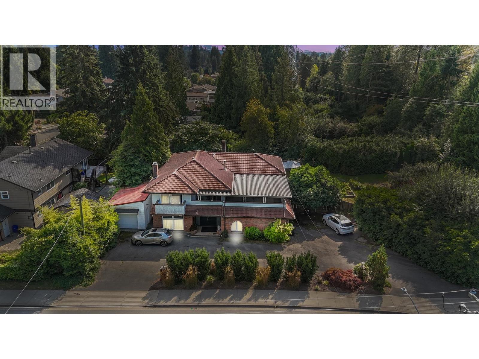 815 E 29th St, North Vancouver, BC V7K 1B6