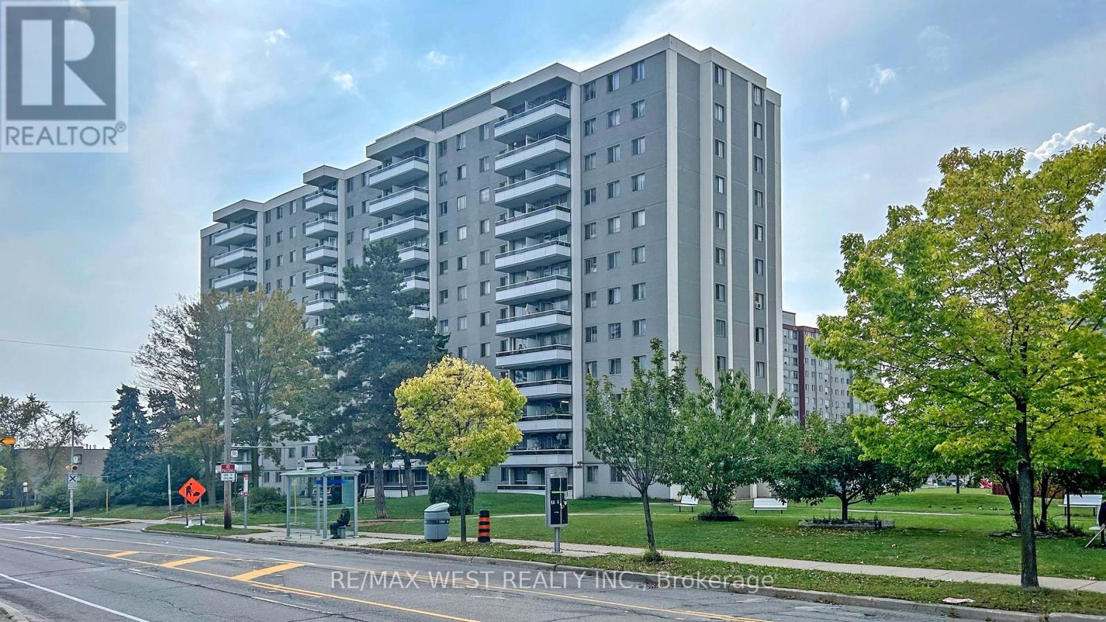 210 940 Caledonia Rd, Toronto, ON M6B 3Y4