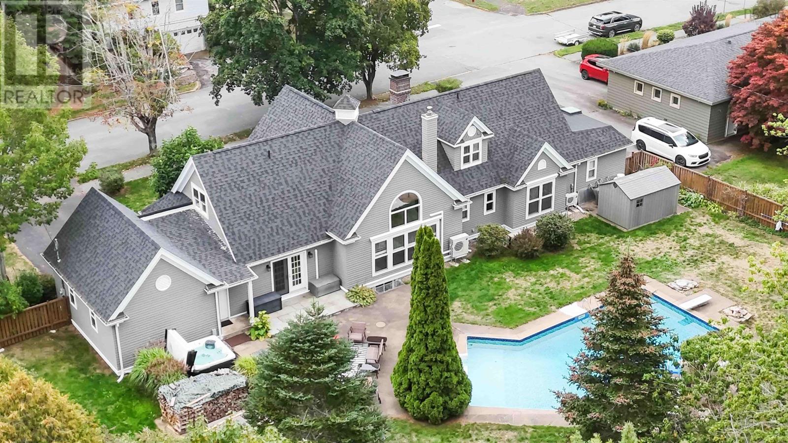 96 Crescent St, Bridgewater, NS B4V 2C7