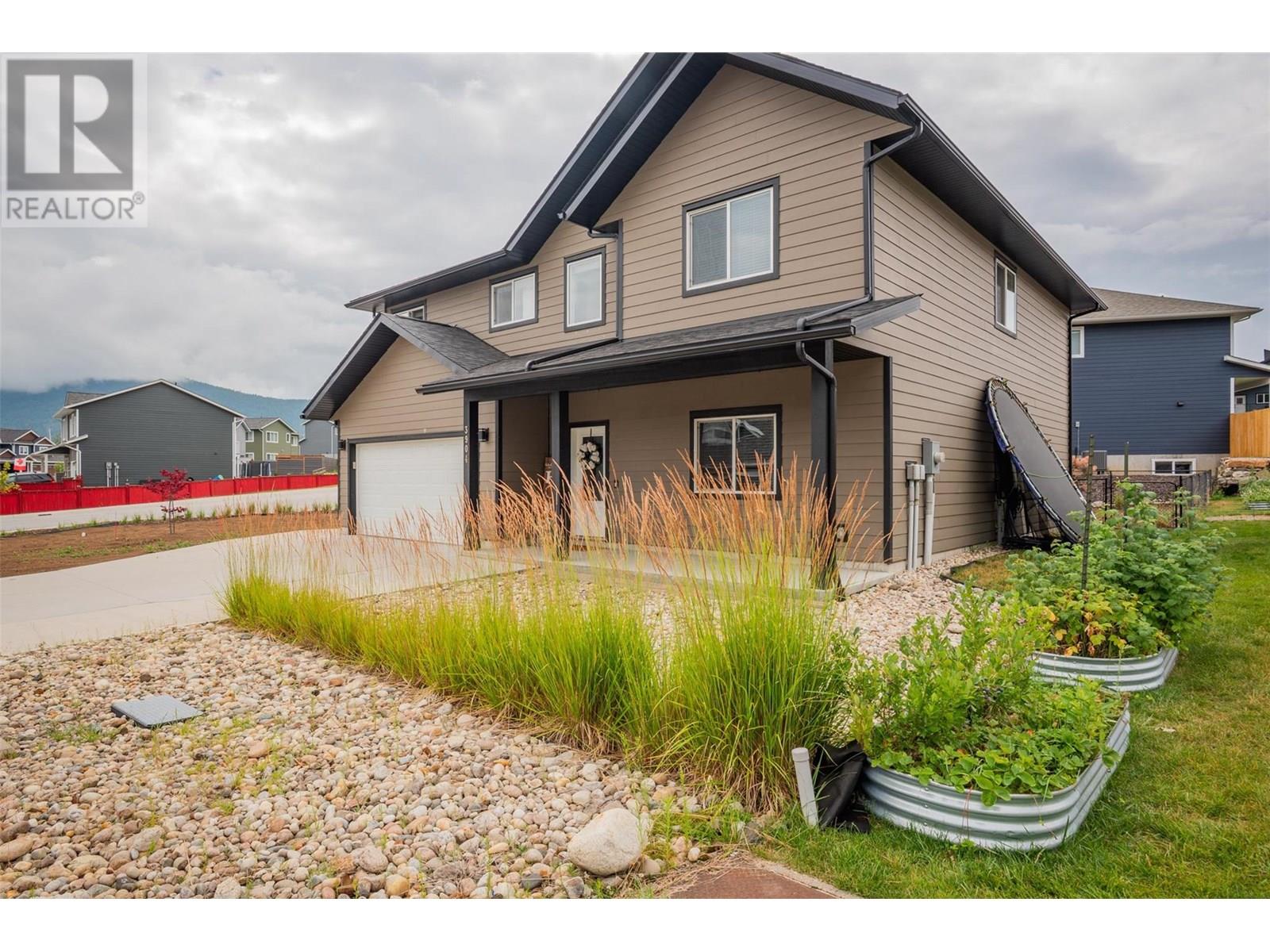 3904 Grandview Dr, Castlegar, BC V1N 4X9
