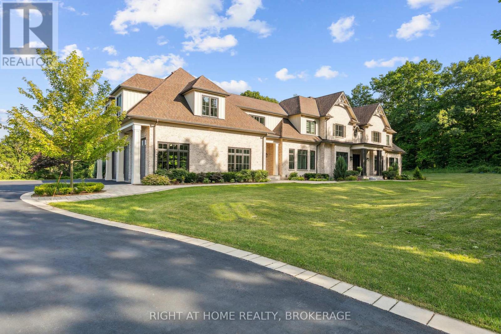 2606 Harvestmoon Ln, Burlington, ON L7P 0N5