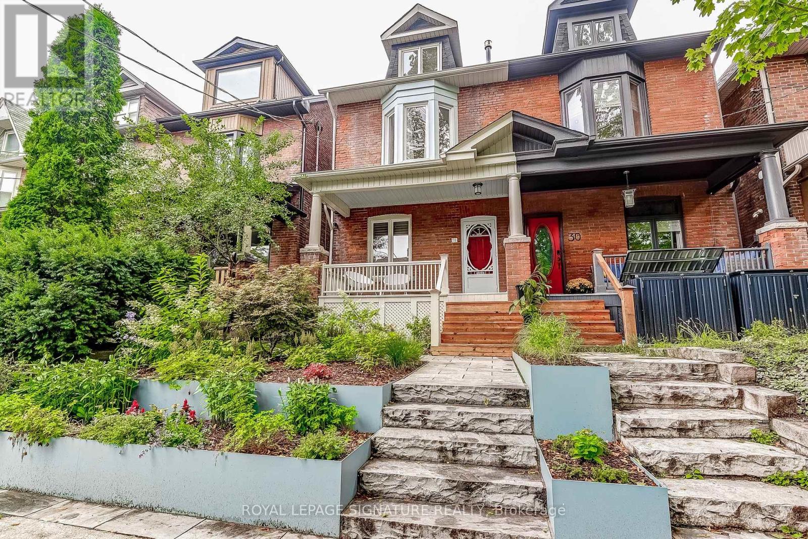 28 Garnock Ave, Toronto, ON M4K 1M2