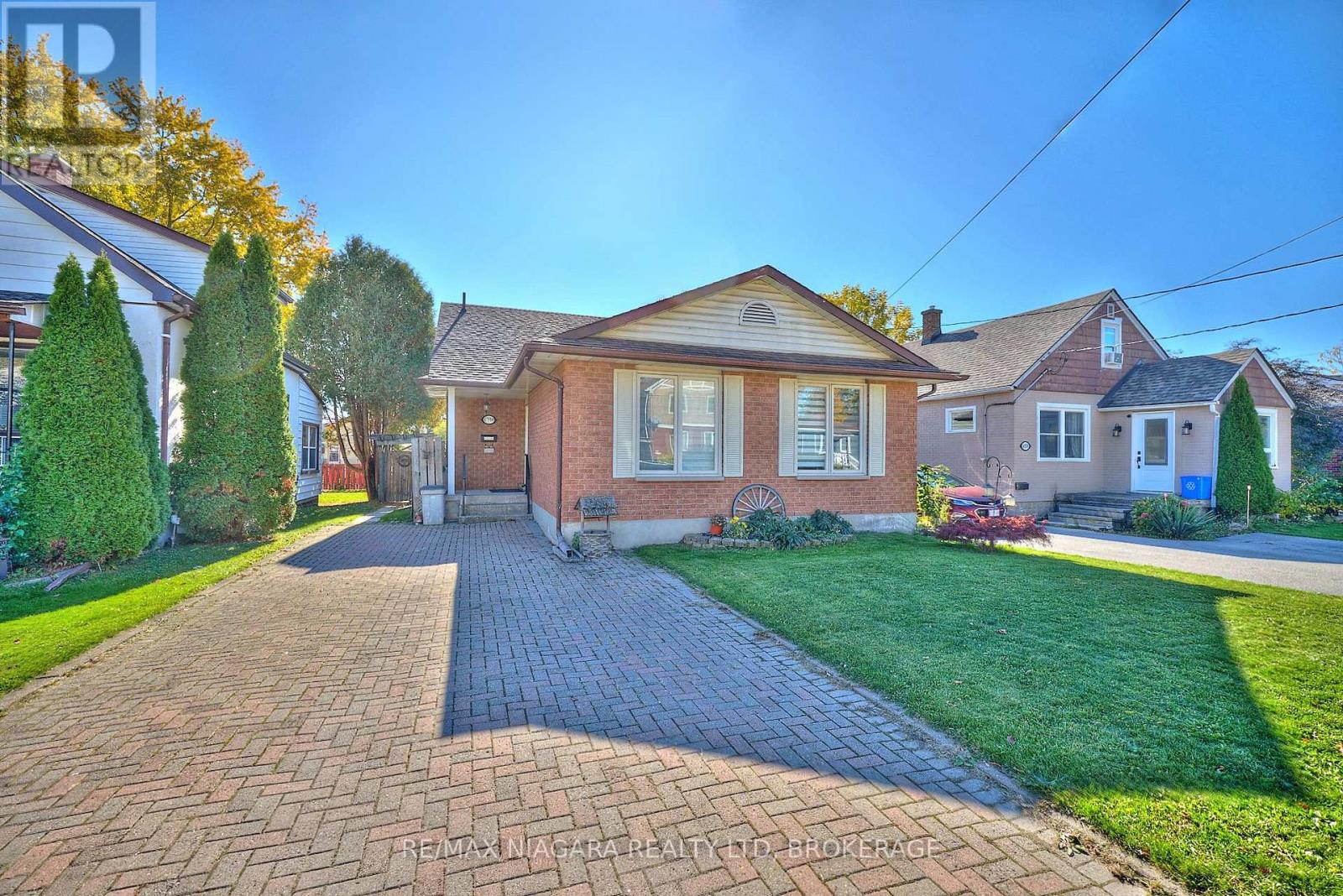 6516 Monroe St, Niagara Falls, ON L2G 2G8