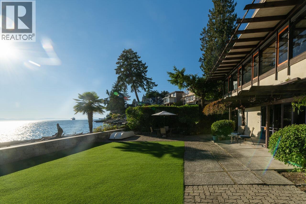 3248 Marine Dr, West Vancouver, BC V7V 1M7