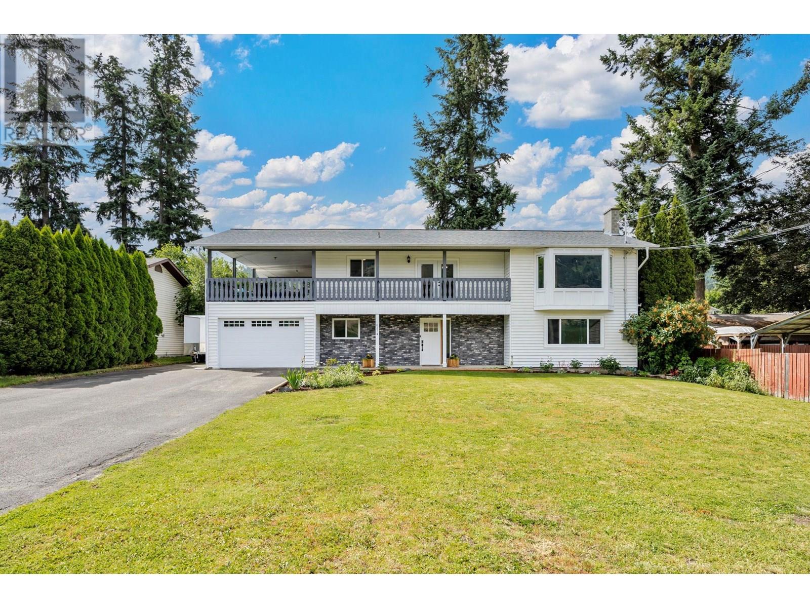 6274 Learmouth Rd, Coldstream, BC V1B 3G1