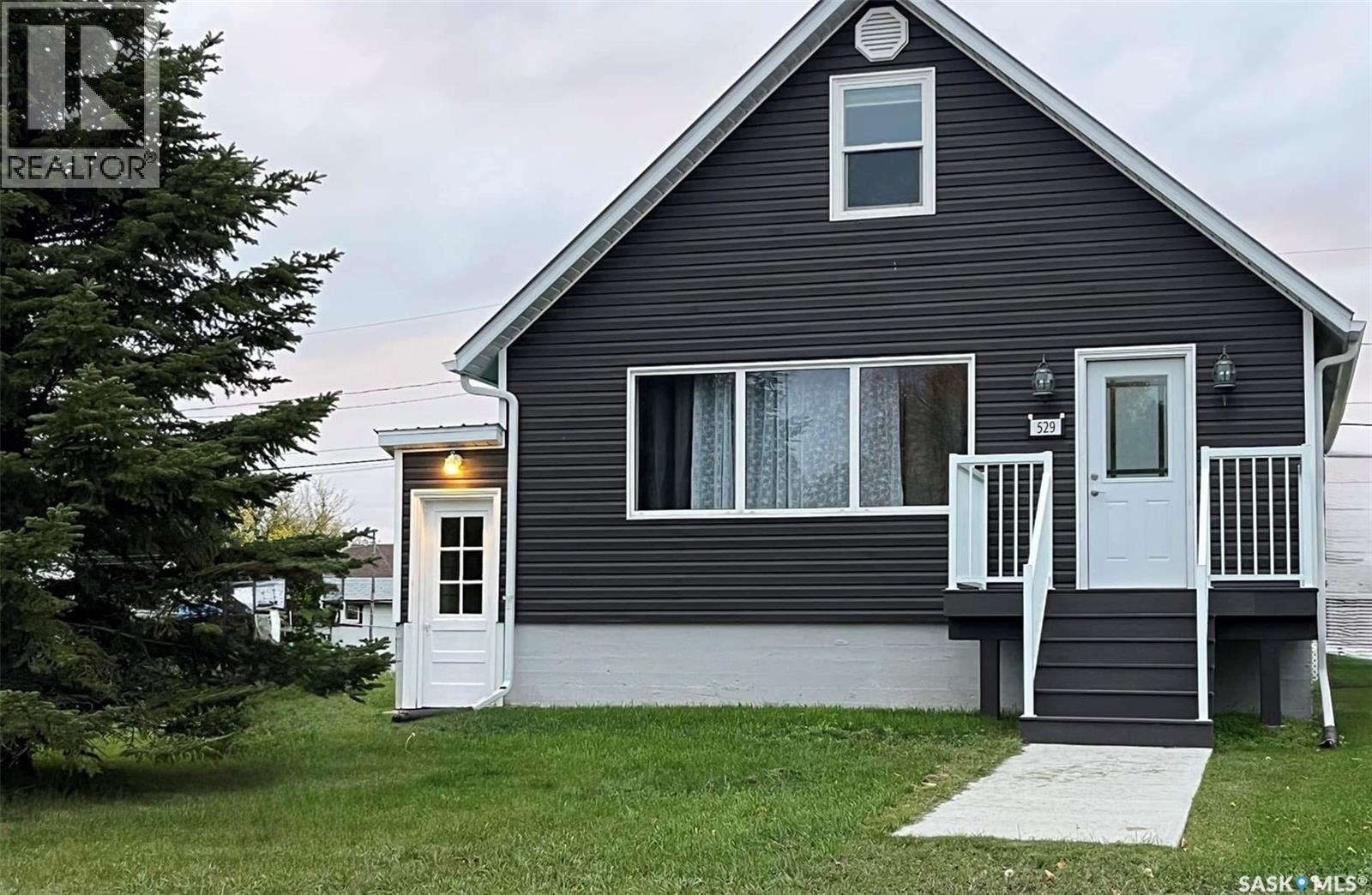529 Albert St, Hudson Bay, SK S0E 0Y0