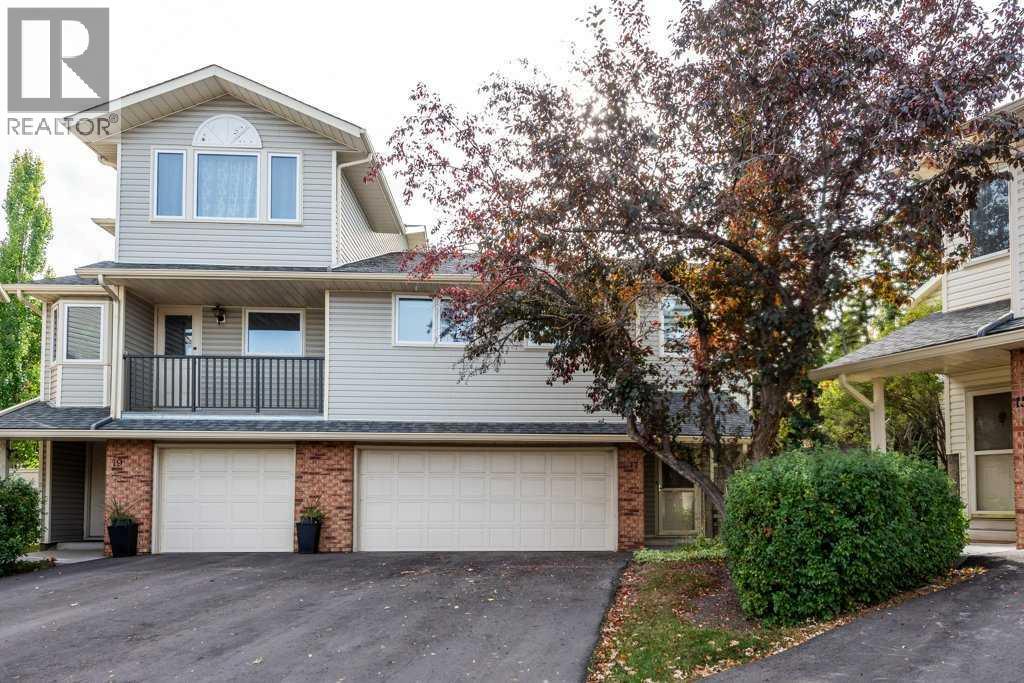 17 Millrise Ln SW, Calgary, AB T2Y 2C3