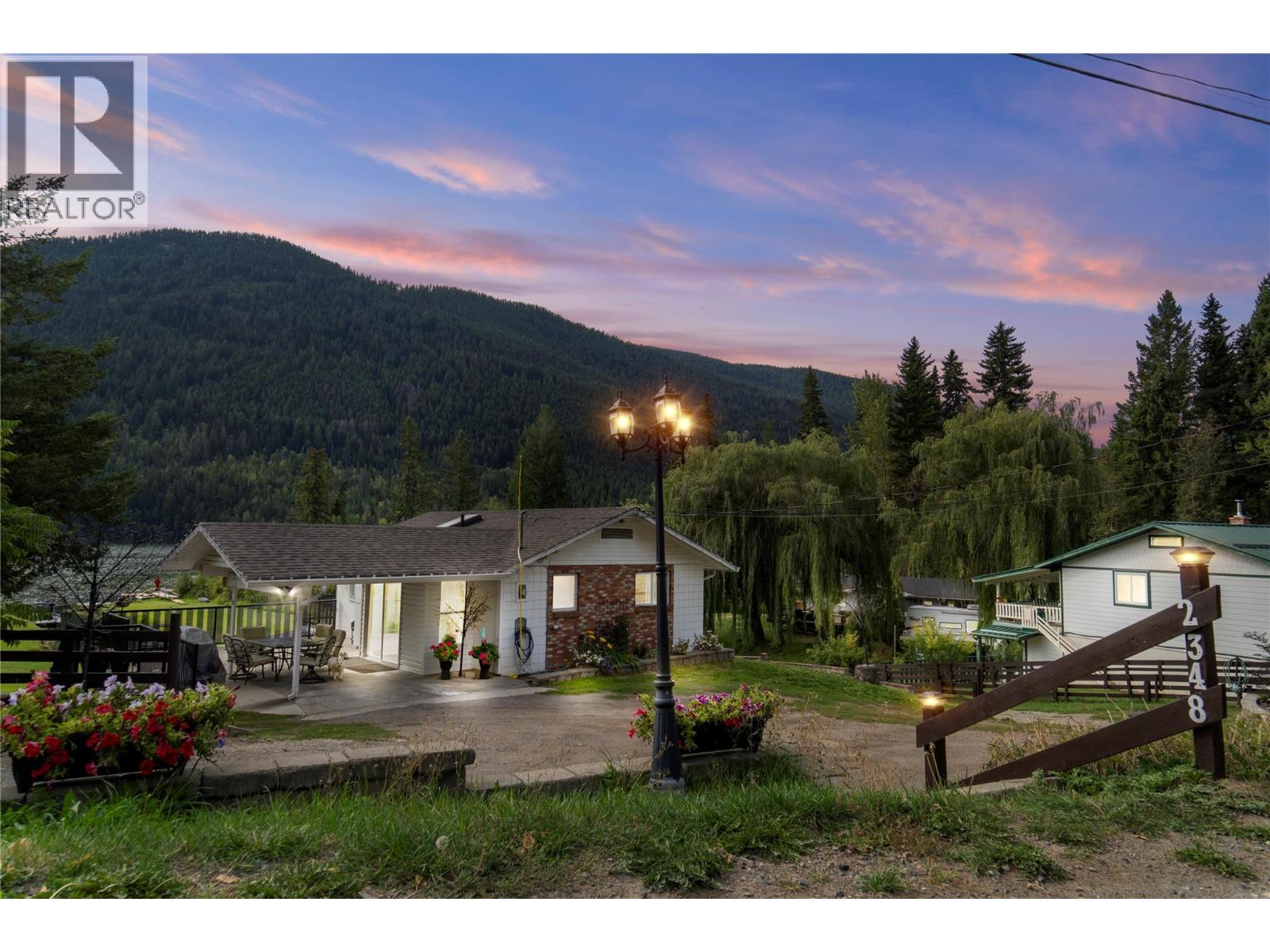 2348 Ojibway Rd, Kamloops, BC V2H 1P1