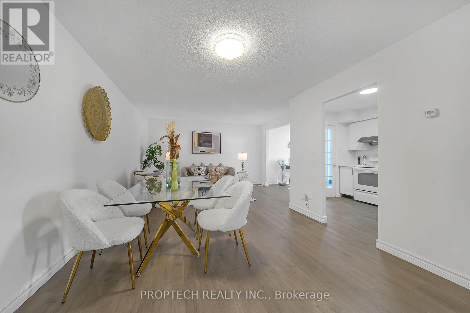 204 5795 Yonge St, Toronto, ON M2M 4J3