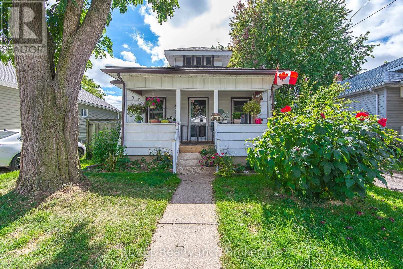 6510 Culp St, Niagara Falls, ON L2G 2C1