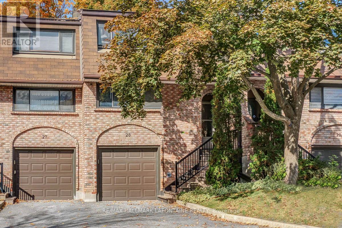 28 2 Bertona St, Ottawa, ON K2G 0W2