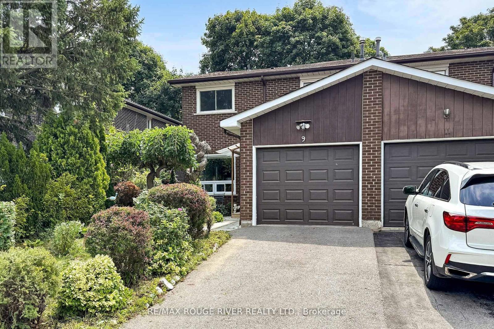 9 Comrie Ter, Toronto, ON M1M 3T1