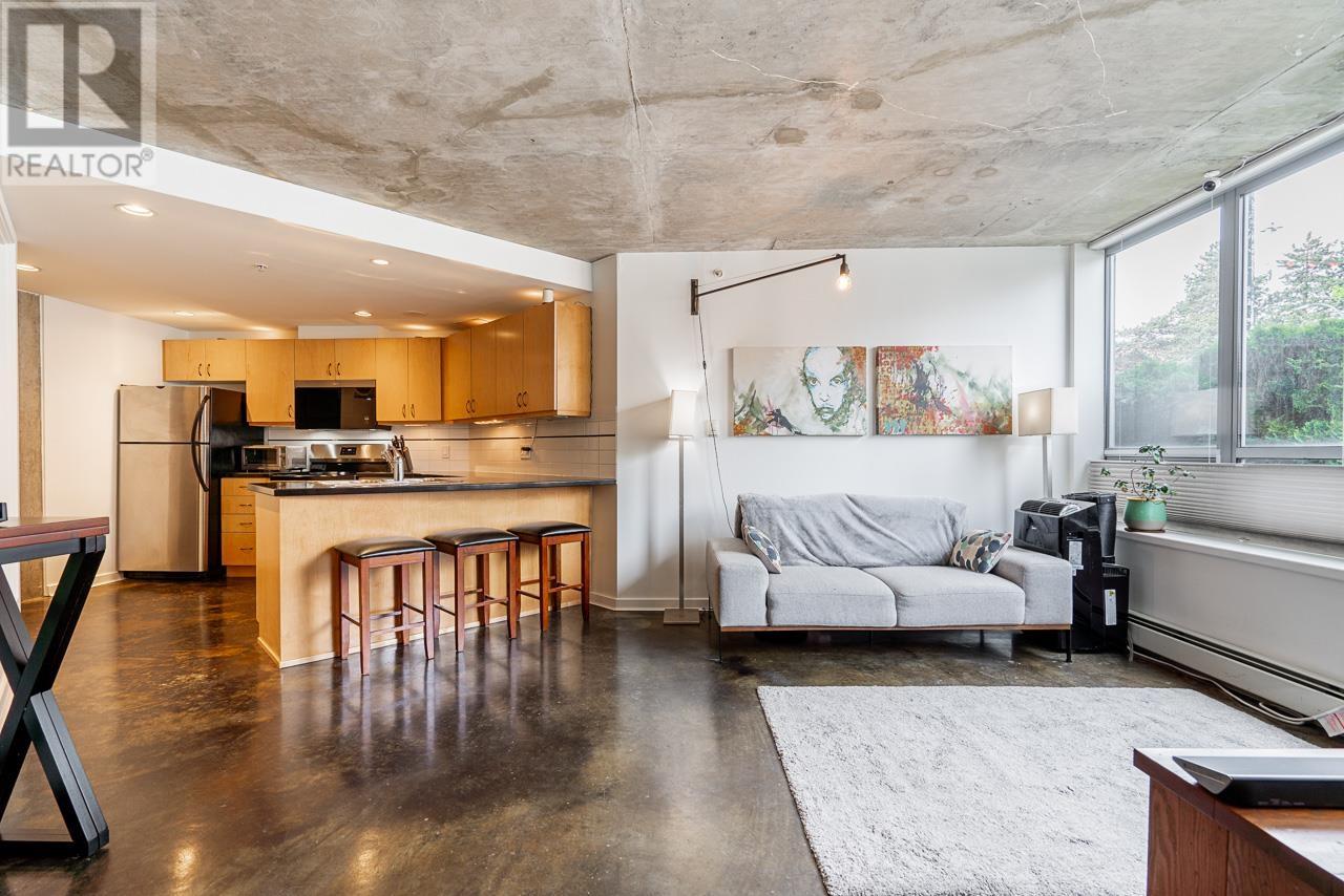 917 Station St, Vancouver, BC V6A 4J8