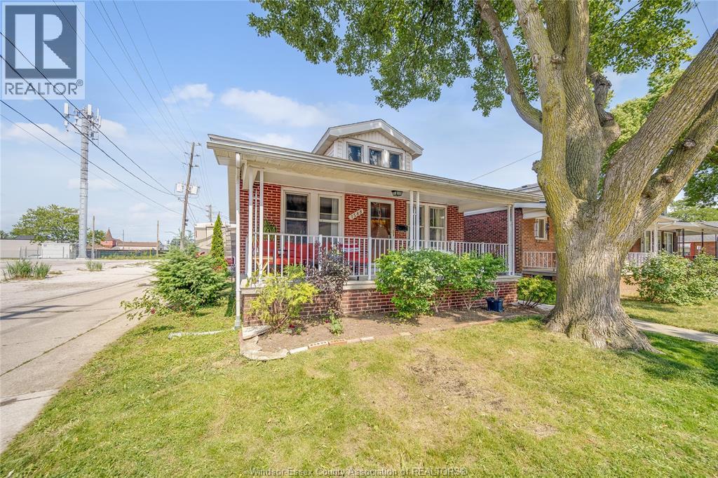 1588 Marentette Ave, Windsor, ON N8X 4E3