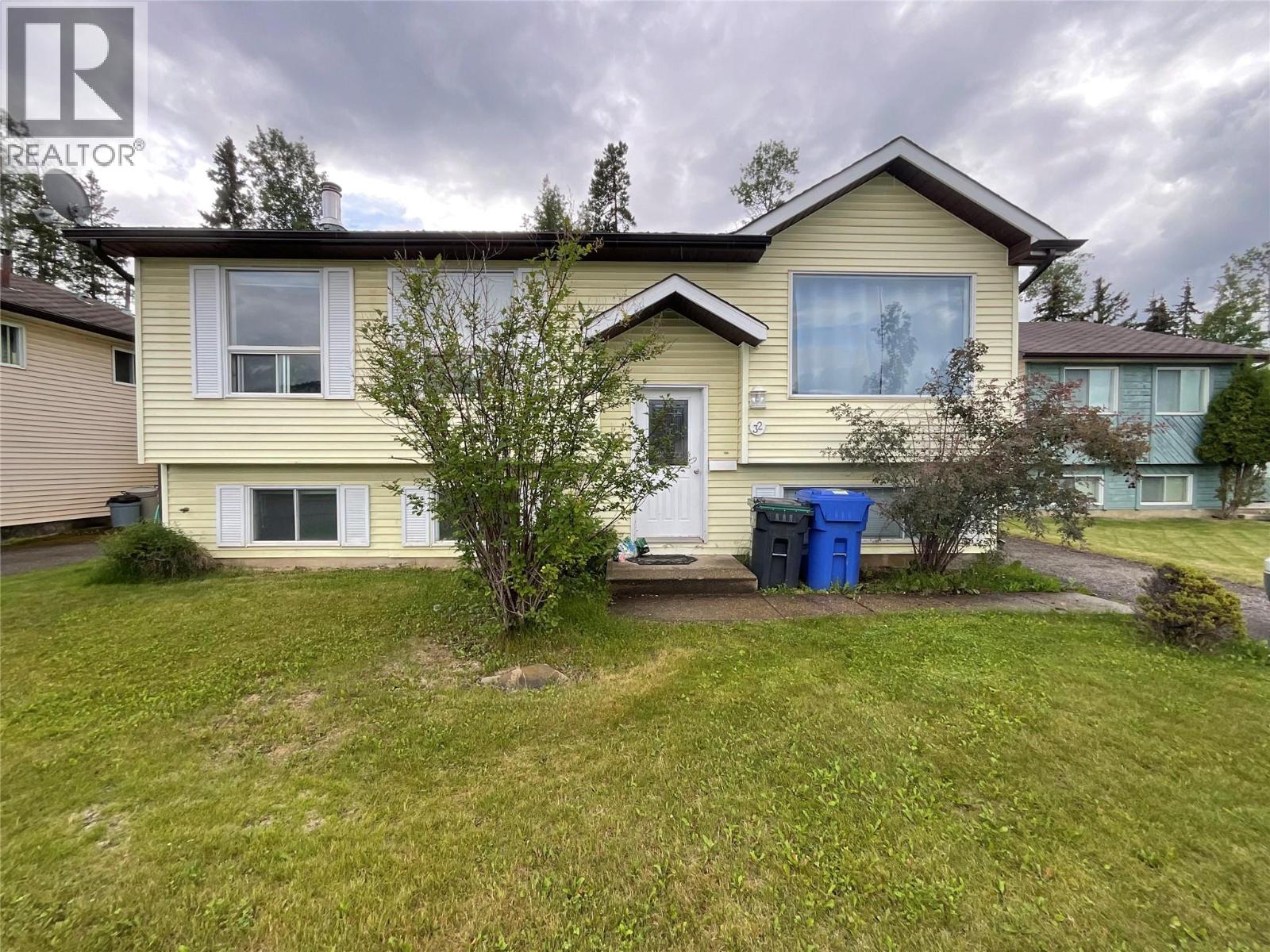 32 Valleyview Pl, Tumbler Ridge, BC V0C 2W0