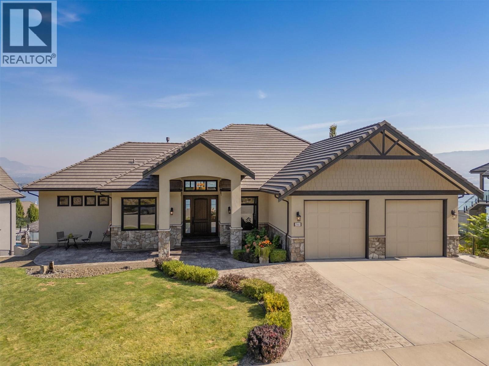 2561 Casa Palmero Dr, West Kelowna, BC V1Z 4B1