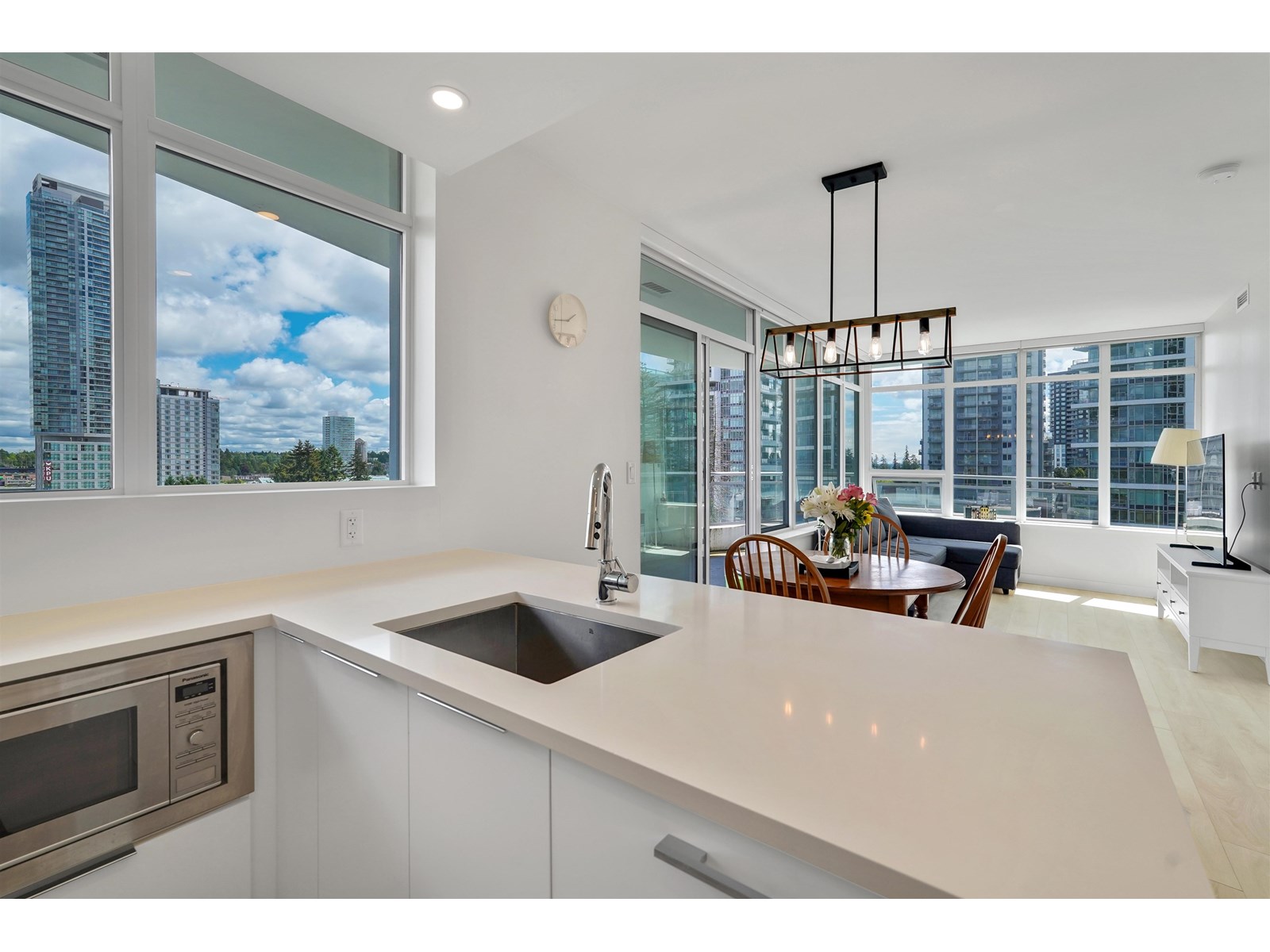 13318 104 Avenue Unit 905, Surrey, BC V3T 0R2