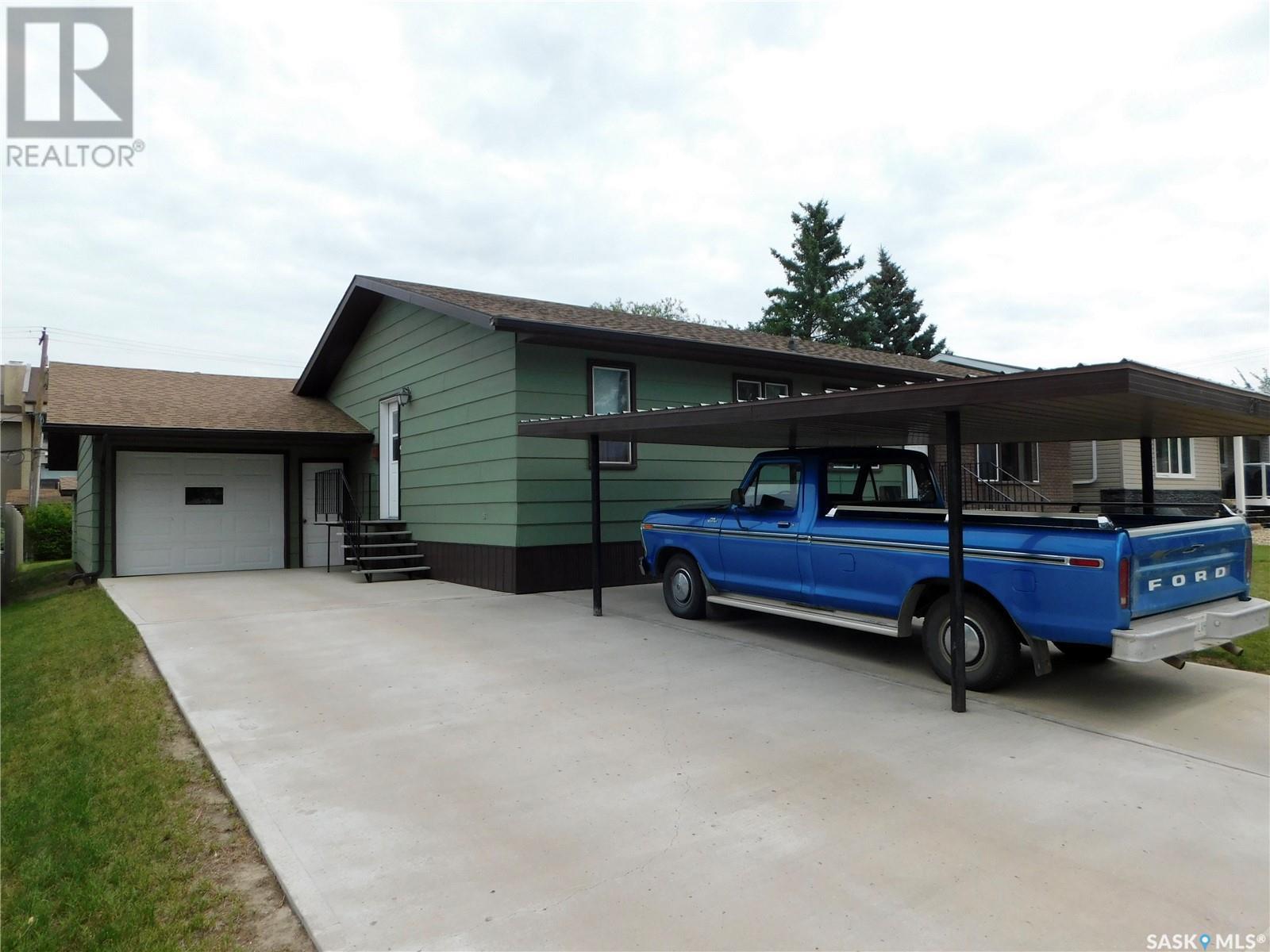 217 5th Avenue East, Assiniboia, SK S0H 0B0