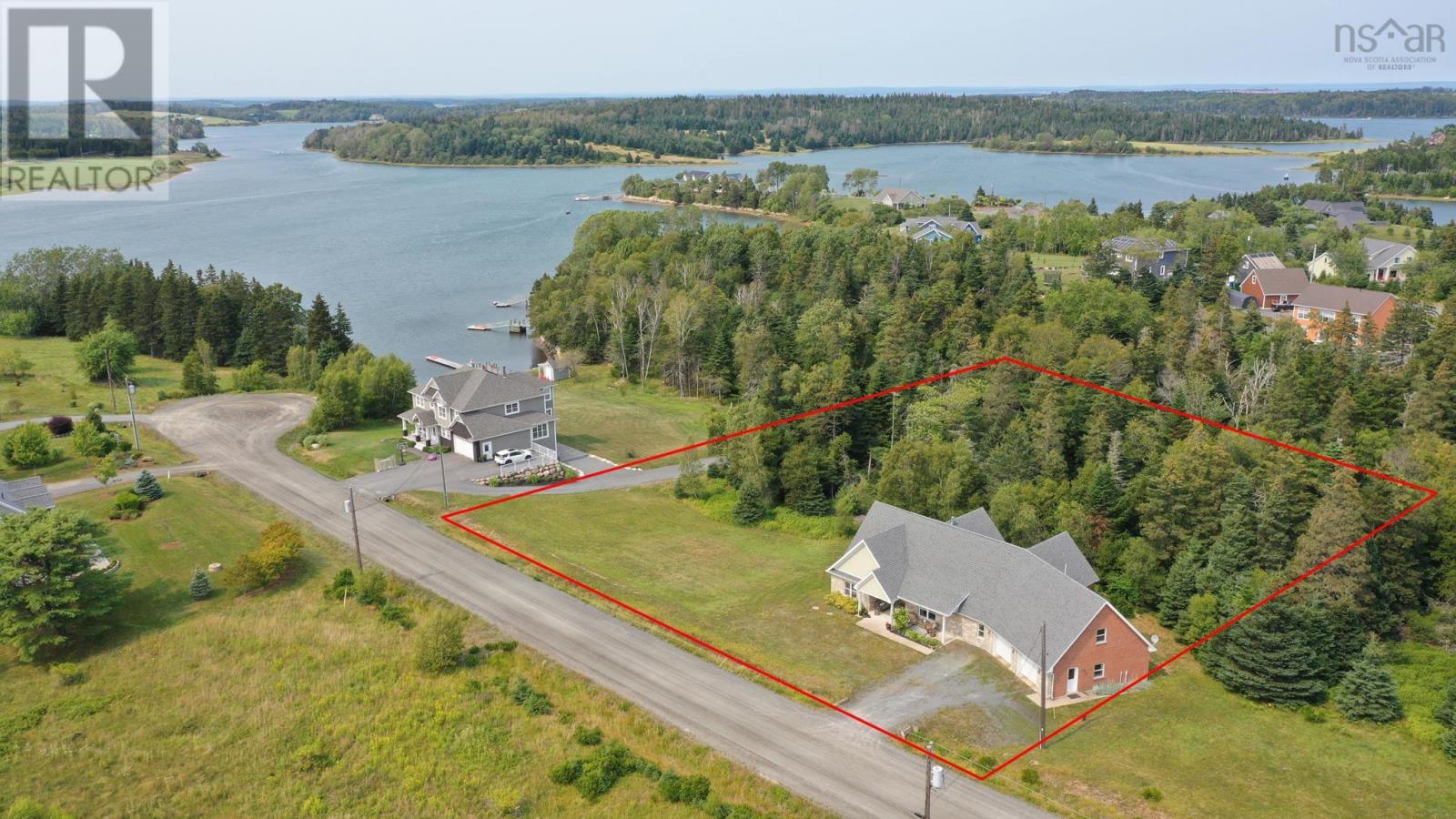 114 Ocean Stone Dr, Lunenburg, NS B0J 2C0