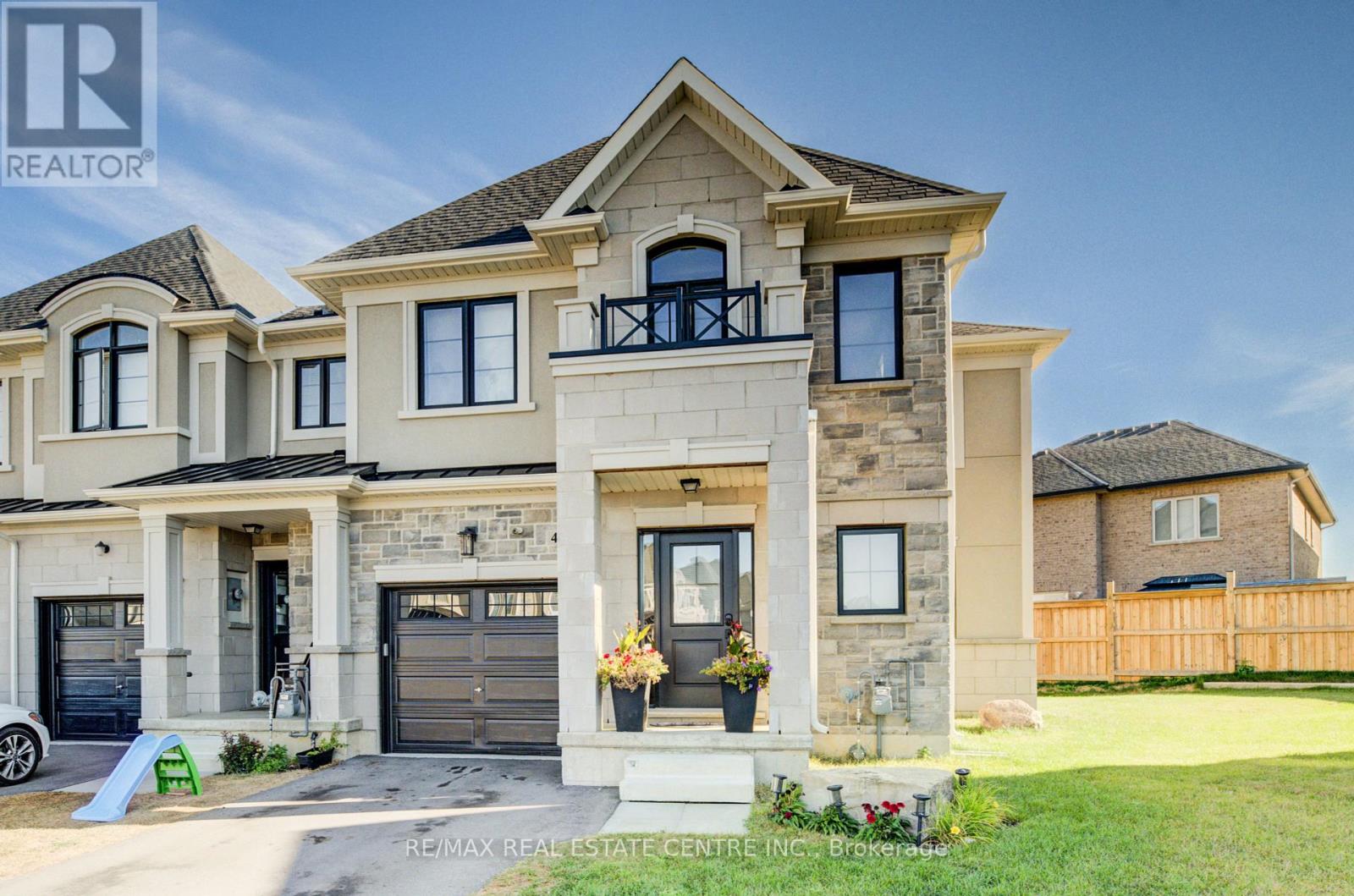 43 Genoa Dr, Hamilton, ON L9B 2K8