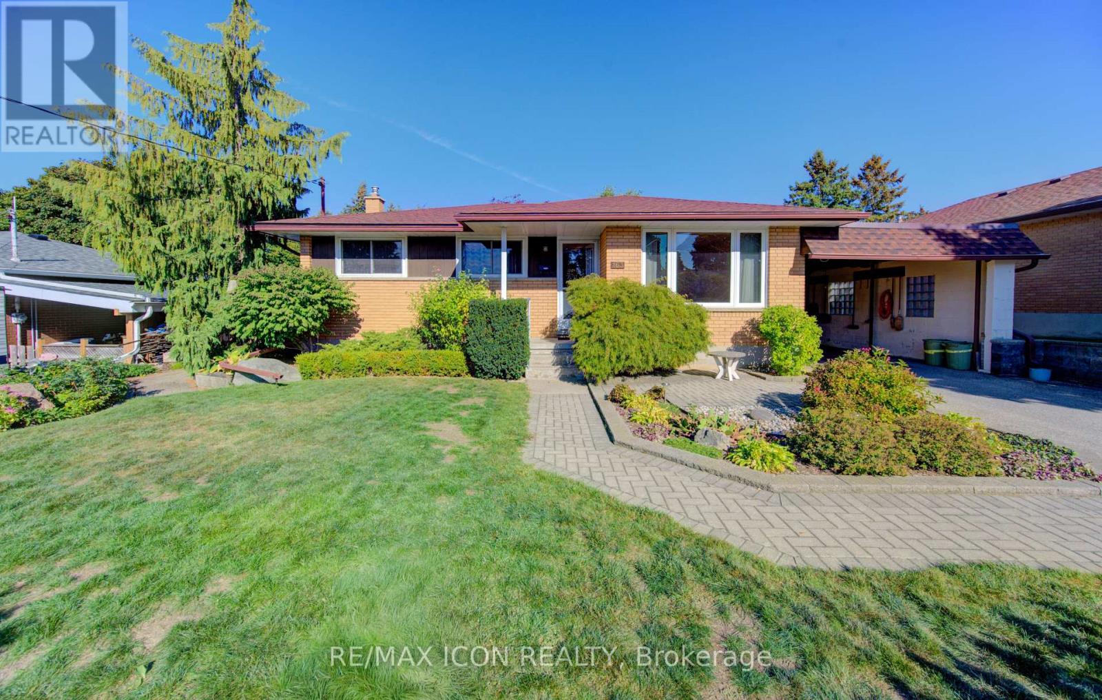 163 Weaver St, Cambridge, ON N3C 1W6