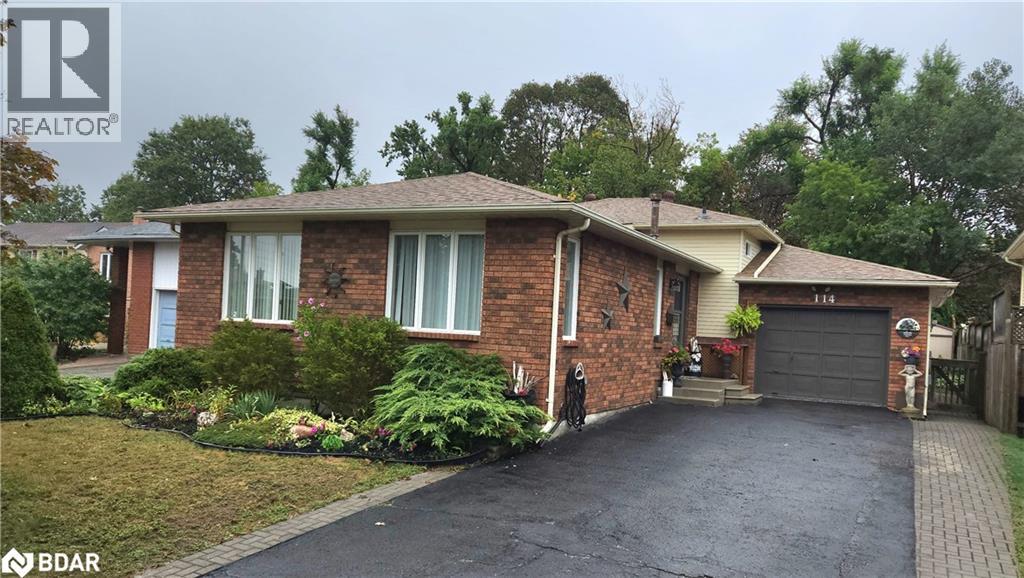 114 Chieftain Cres, Barrie, ON L4N 6J3