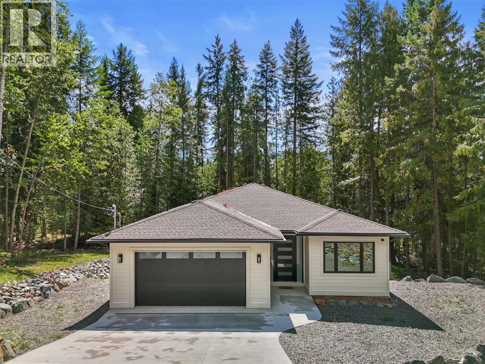 7279 Birch Close, Anglemont, BC V0E 1M8